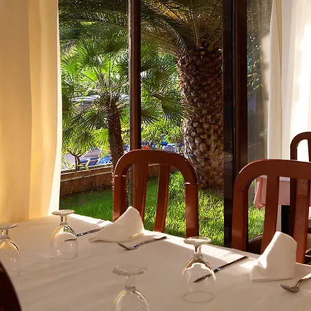 Univers Hotel 3*
